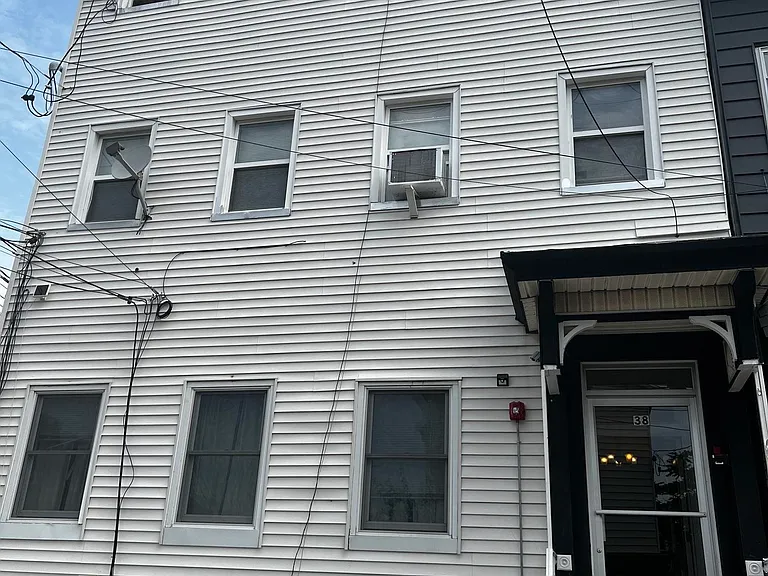 38 Bleecker St #2R — Photo 1