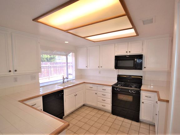 5th image of 12388 Via De Palmas Ave