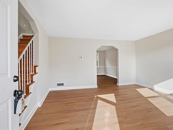 4th image of 162 Cherrydell Rd