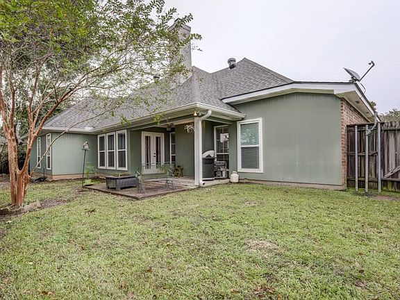 3rd image of 111 N Lakepointe Dr
