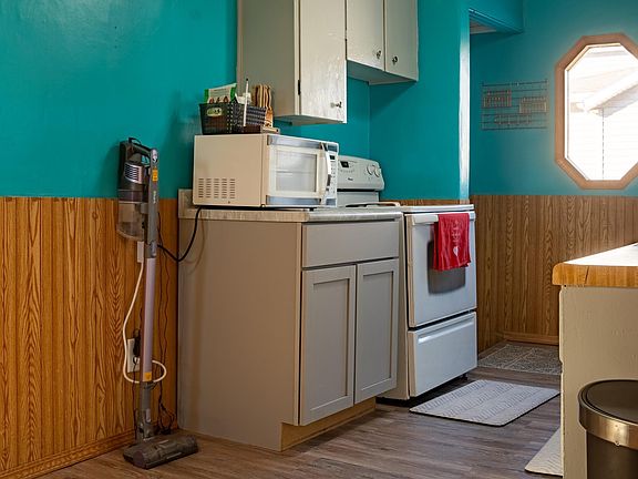 5th image of 309 Center Ave