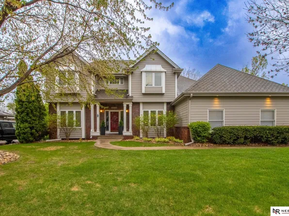 14719 Lake St, Omaha, NE 68116