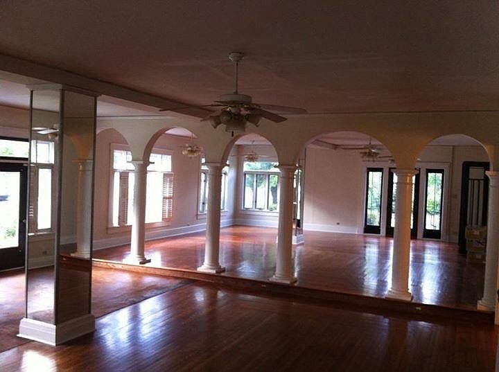 2nd image of 106 Roselawn Ave