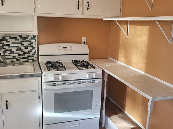 3rd image of 447 S 2nd Ave Floor 2
