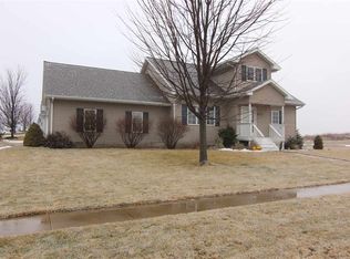 5205 Ironwood Dr, Cedar Falls, IA 50613