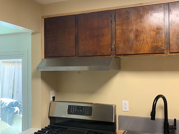 4th image of 2425 San Joaquin St