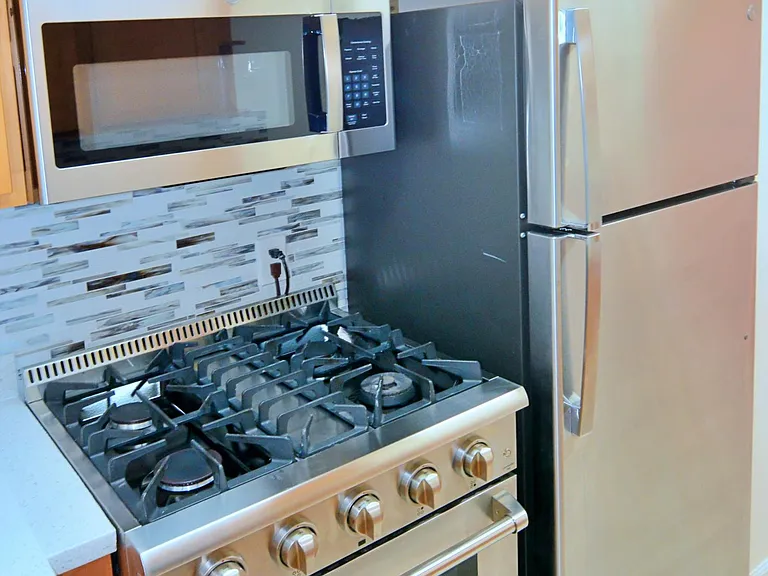466 N 13th St #5 — Photo 3