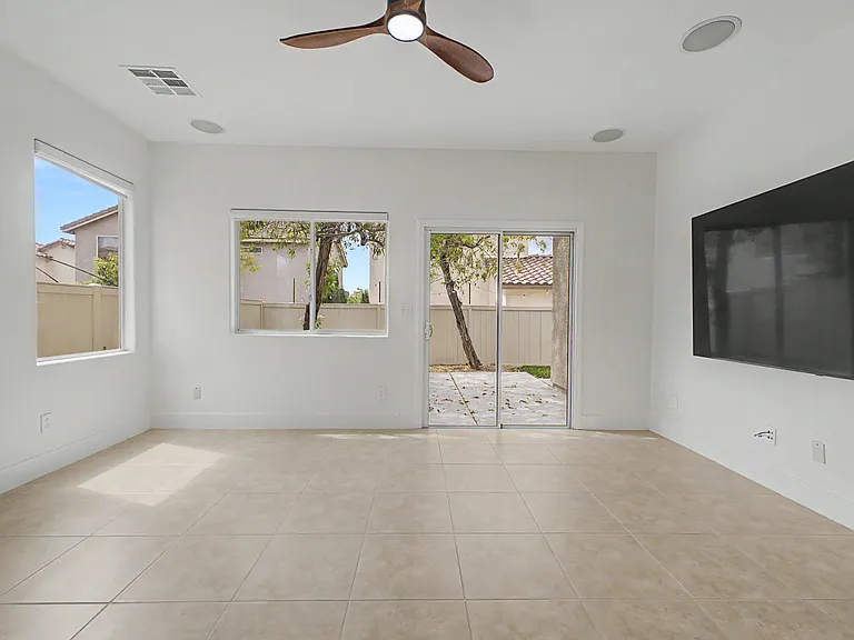 9119 Brilliant Prairie Ct — Photo 6