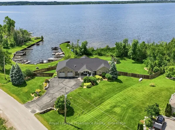 1674 Morris Ave, Selwyn, ON K0L 1T0