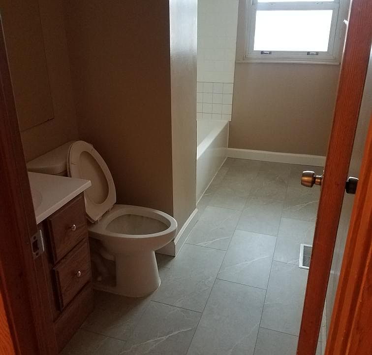 1st image of 3039 E 224th St