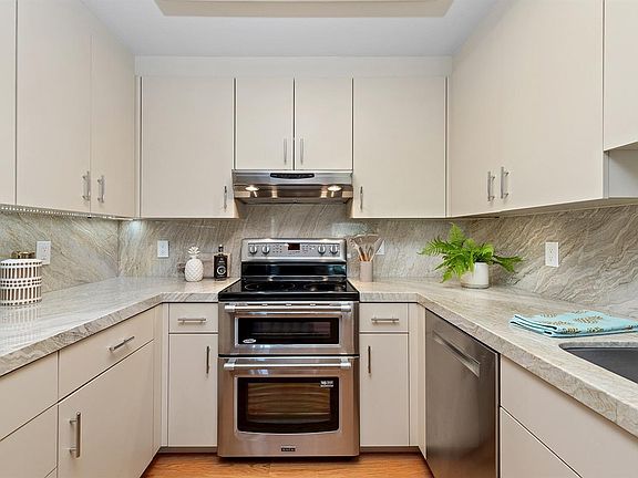 5th image of 100 Thorndale Drive #268