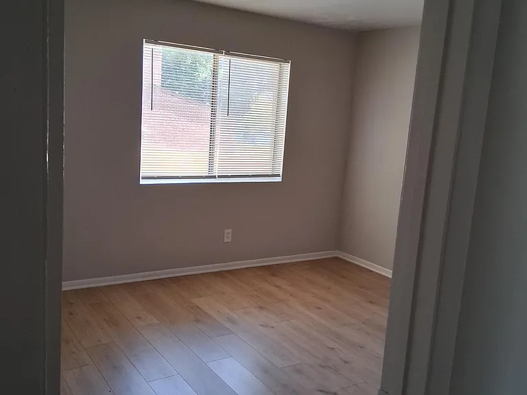 Fairburn Gordon Apartments — Photo 14