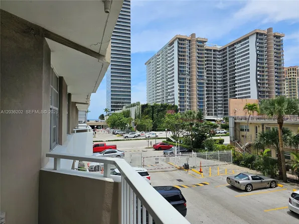(undisclosed Address), Hallandale, FL 33009