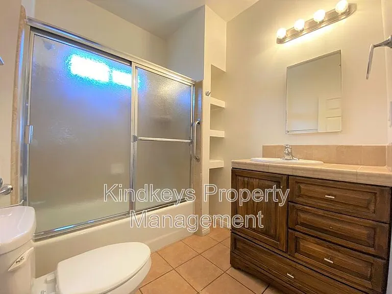 4674 Iowa St — Photo 9