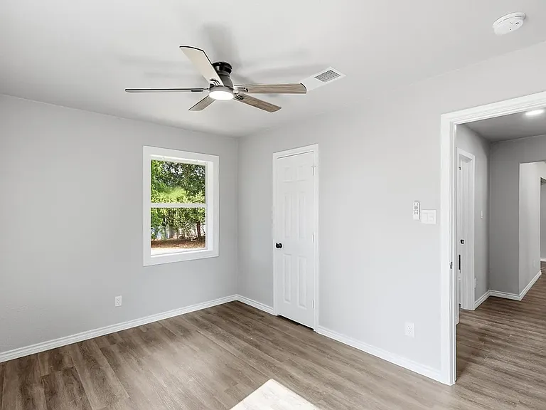 214 Evans Ct — Photo 4