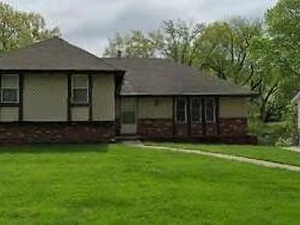 N Stoddard Ave, Kansas City, MO 64152