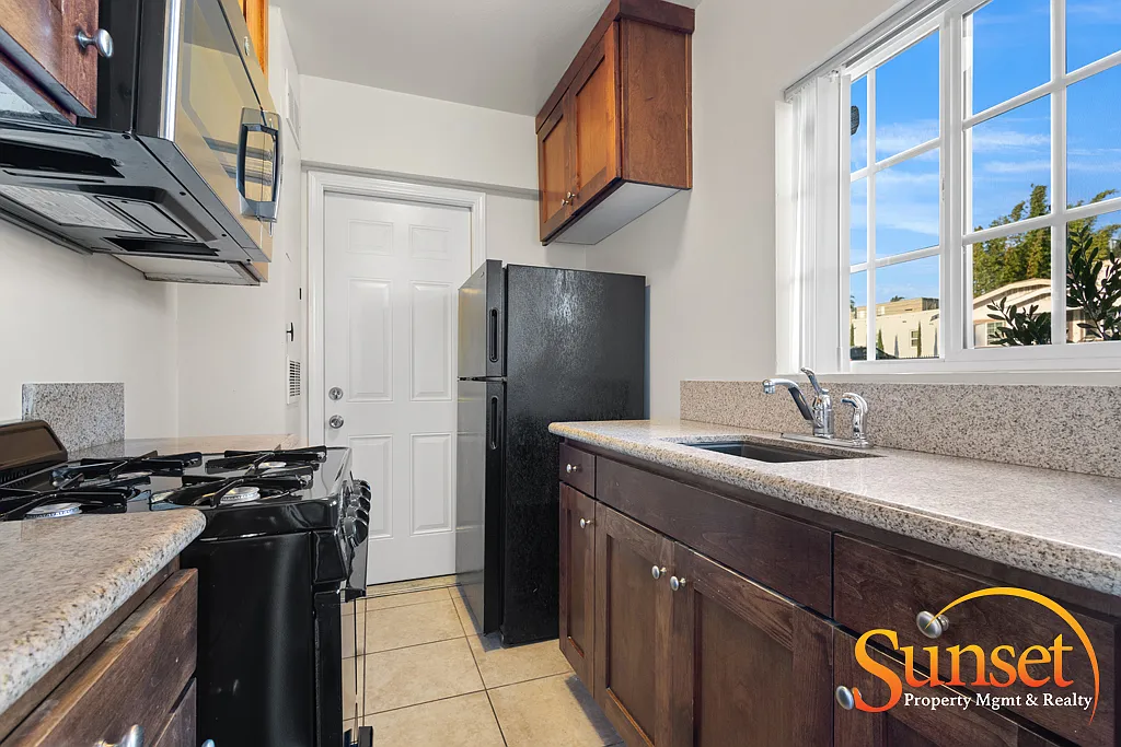 1 bed, 450 sqft, $1,595 — Photo 3