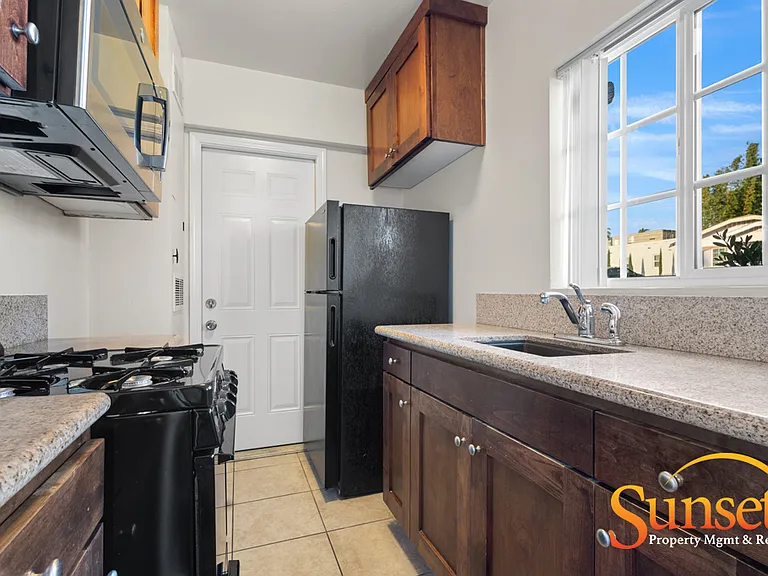 3904 Hamilton St — Photo 3