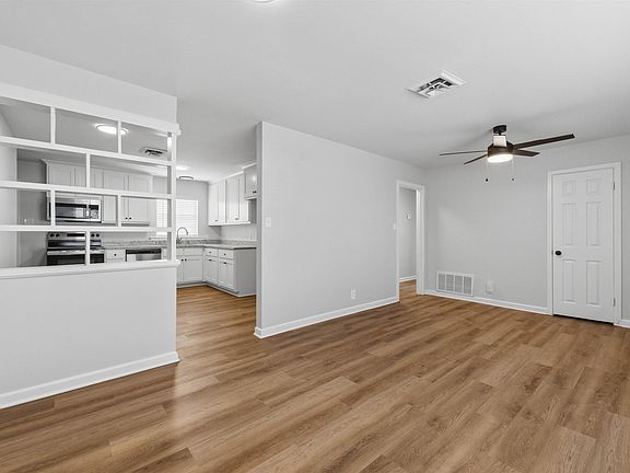 3rd image of 1605 Carolyn St