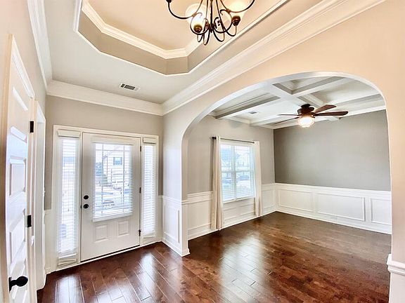 2nd image of 506 W Holloway Dr