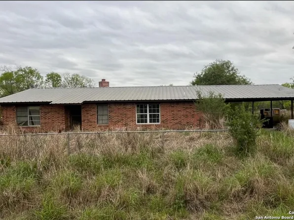 611 AVENUE M ST, Christine, TX 78012