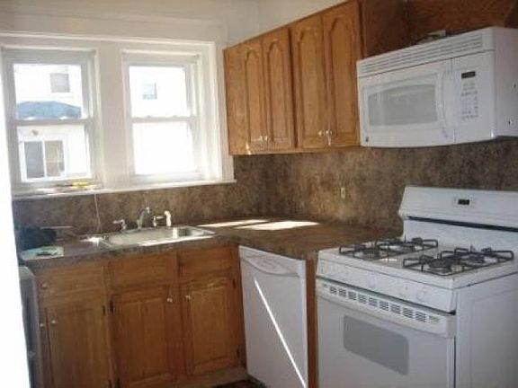 3rd image of 71 Marlboro St APT 1B