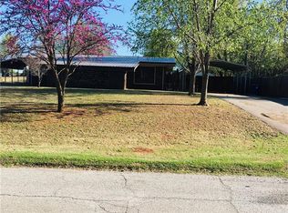 224 E Pine St, Binger, OK 73009