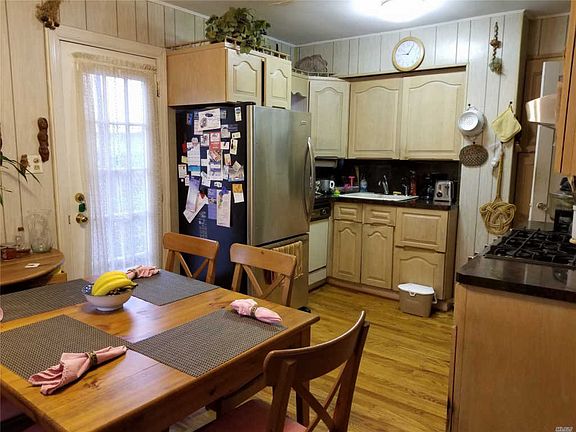 5th image of 25106 Shiloh Ave