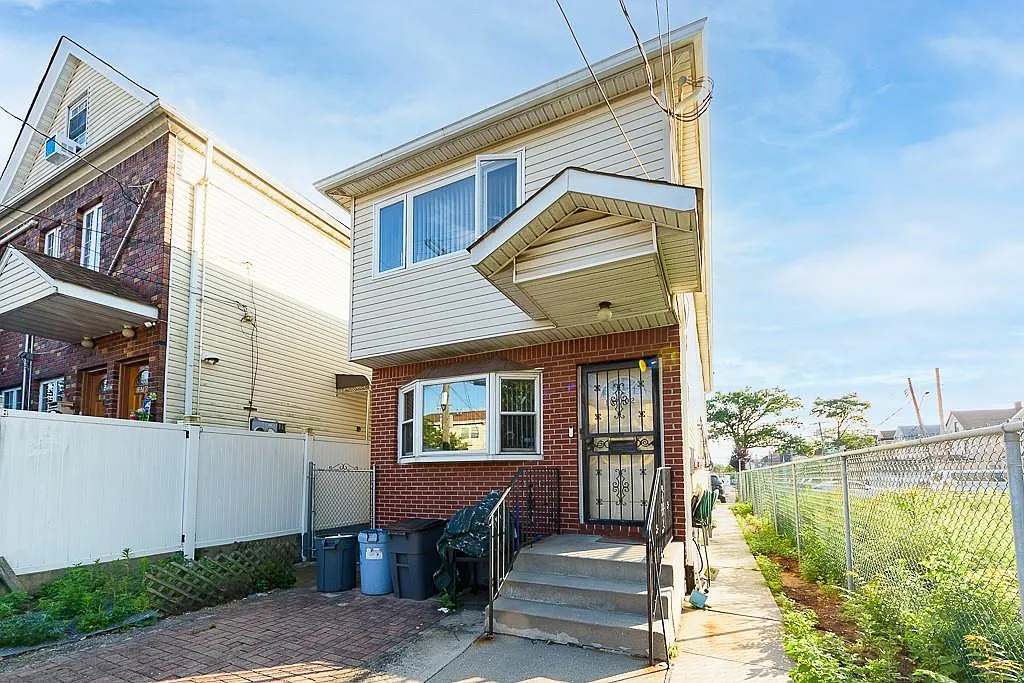 10702 165th Street photo 1