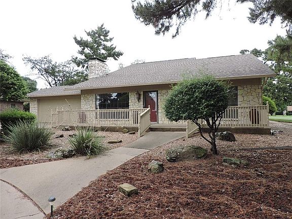 3rd image of 4010 Crescent Dr