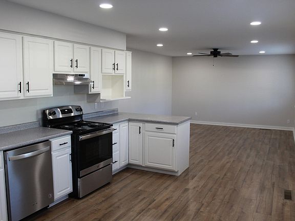 3rd image of 1037 Archway Dr