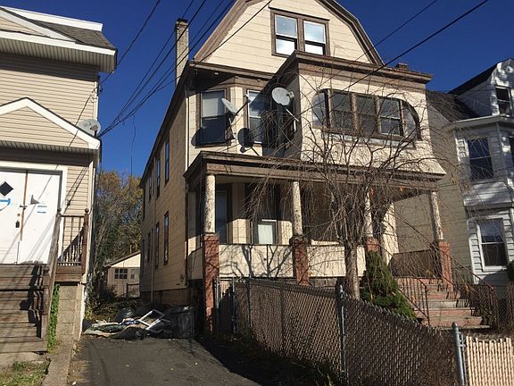 3rd image of 931 Chancellor Ave