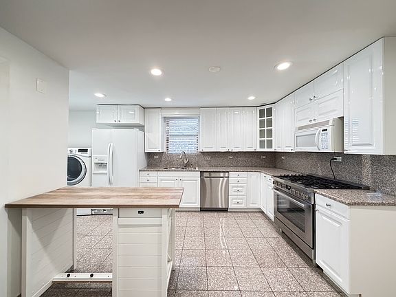 2nd image of 2626 W Superior St #3