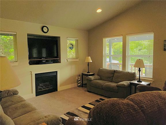 5th image of 355 S Wynoochee Dr SW