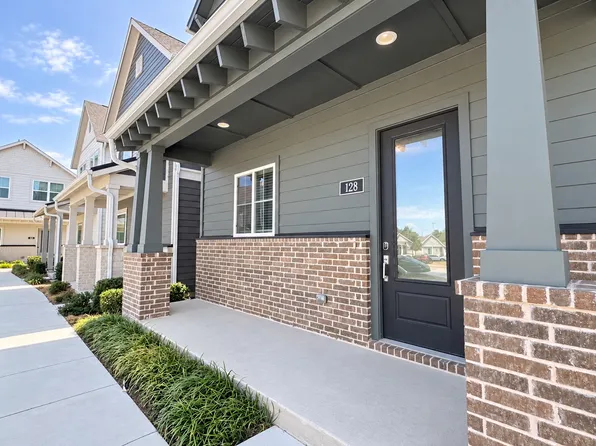 700 W Bedford Euless Rd, Hurst, TX