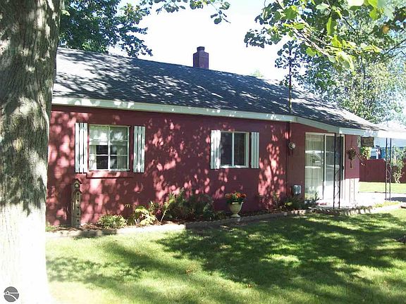 2nd image of 1007 Cranberry Pike