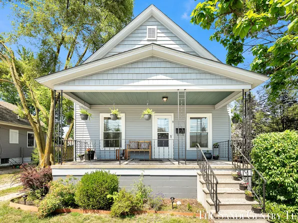 9 S Ferry St, Grand Haven, MI 49417