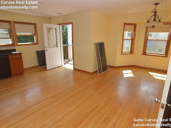 living /dining area