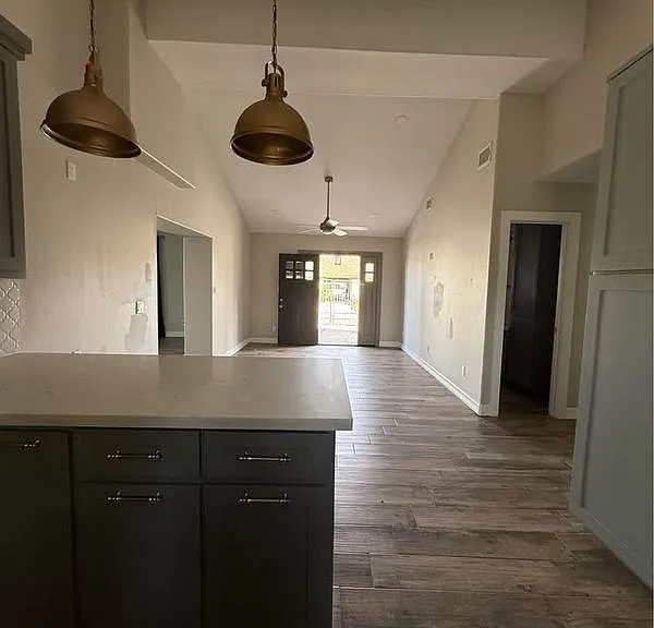 233 S Iowa Ave — Photo 6