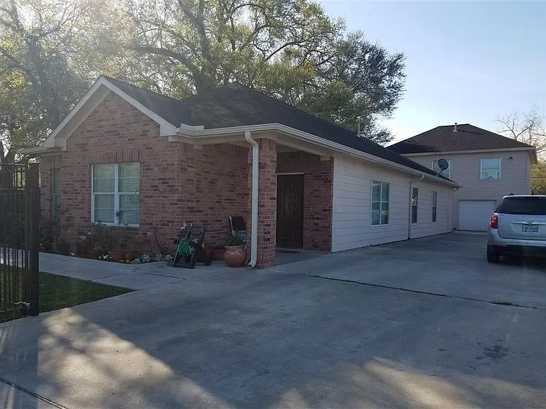 6806 Telean St — Photo 3