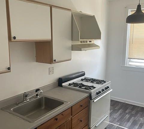 2nd image of 3436 Saint Vincent St #1