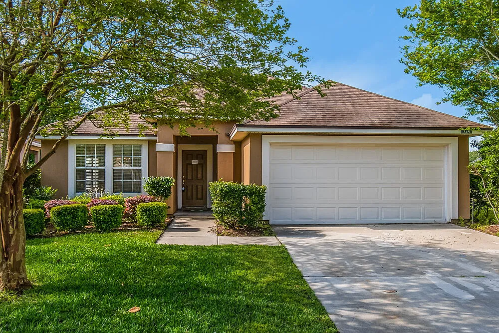 4 bed, 2.0 bath, 2011 sqft, $3,090 — Photo 1