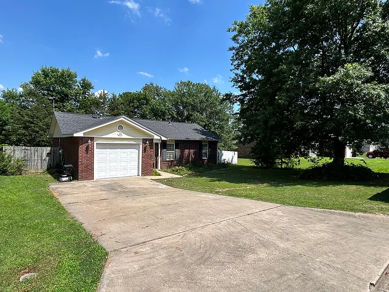 40 Grand Maple Dr — Photo 2
