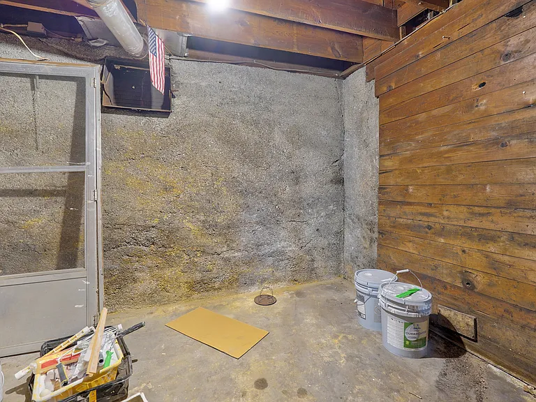 412 E Walker St — Photo 29