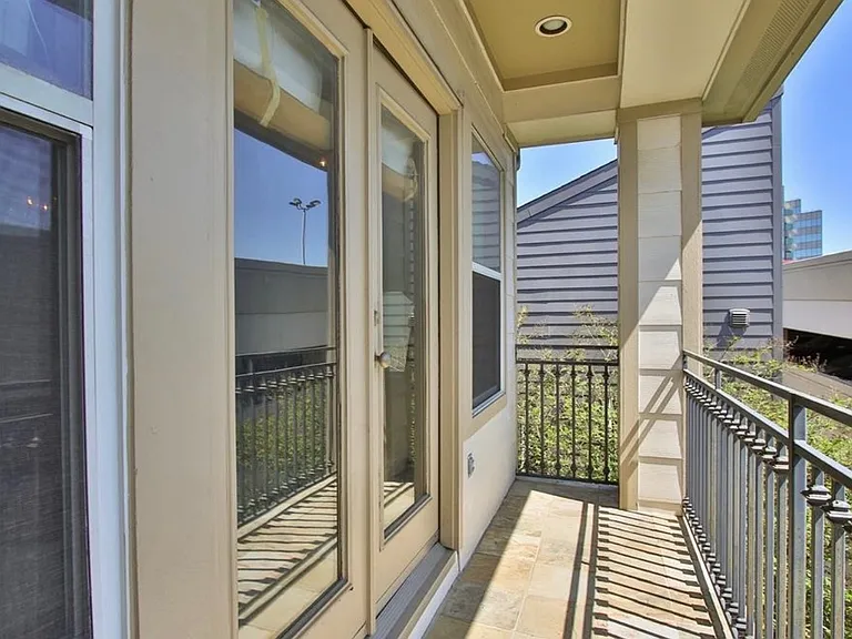 621 Hartman St — Photo 32