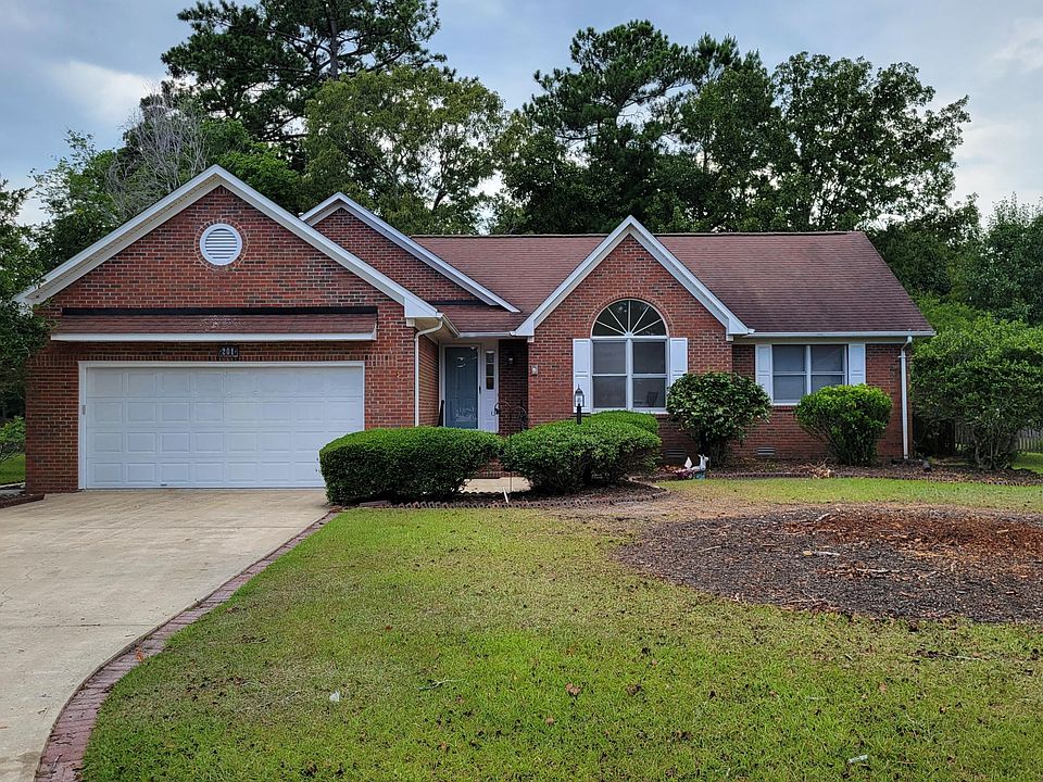 This attractive and updated 3 bed, 2 bath all brick home is located in a cul de sac in the Carolina Pines sub division. Freshly painted and all new appliances. Close to Cherry Point and the historic town of New Bern.