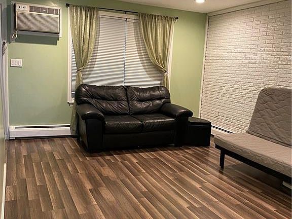 2nd image of 103 Blackstone Vlg Unit 103