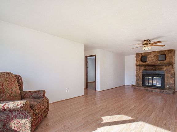 5th image of 26081 Byron Ave