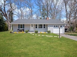 225 Connetquot Dr, Oakdale, NY 11769