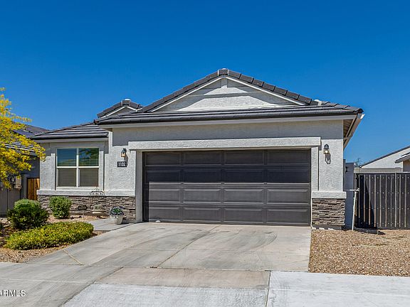 3rd image of 1132 W DEL MONTE Place